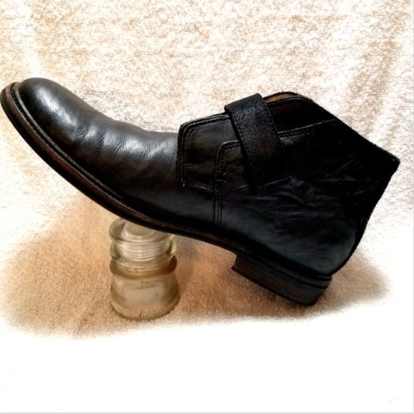 UGG Australia Mens sz 10 ankle boots Black w buckle Casual Leather Shoes 1009234 main image 4